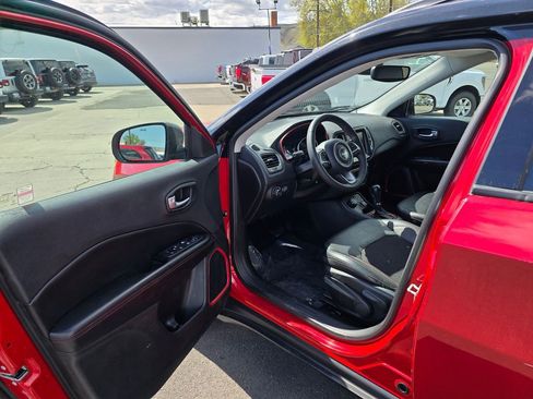 Used 2021 Jeep Compass Trailhawk AWD/4WD image 19