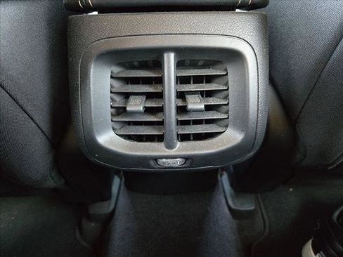 Used 2017 Jeep Cherokee Sport image 14