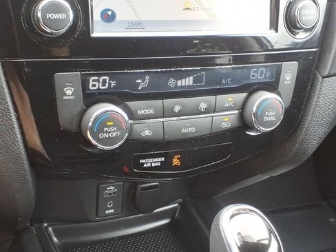 Used 2017 Nissan Rogue SV AWD/4WD image 20