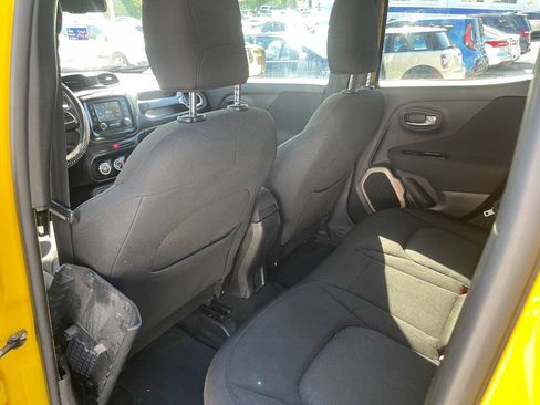 Used 2017 Jeep Renegade Latitude AWD/4WD image 17