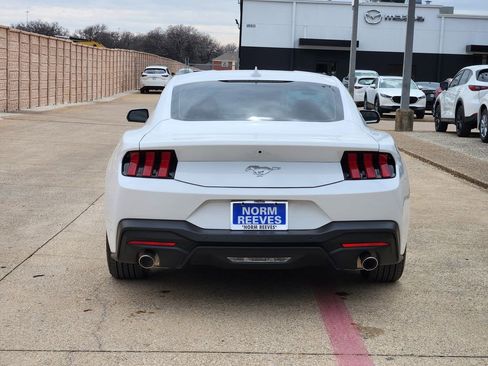 Used 2025 Ford Mustang Coupe image 6