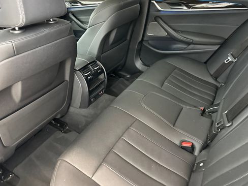 Used 2023 BMW 530e w/ M Sport Package image 27