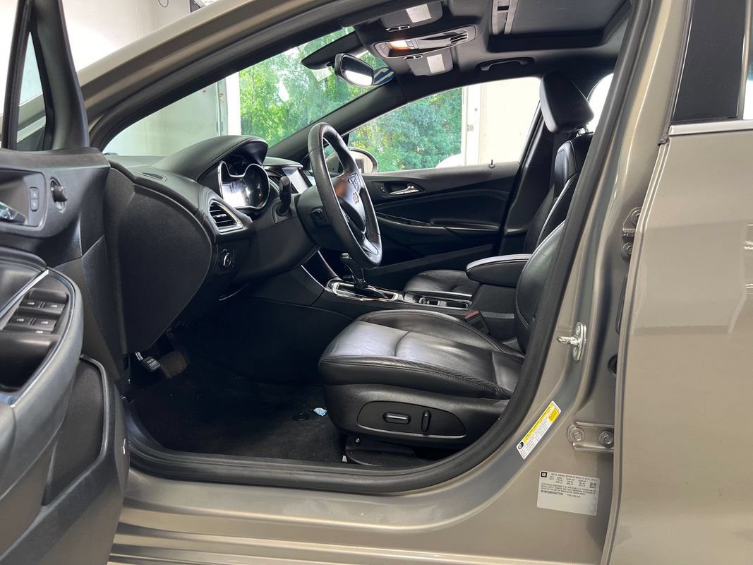 Used 2017 Chevrolet Cruze Premier FWD image 14
