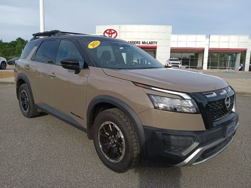 Used 2023 Nissan Pathfinder Rock Creek AWD/4WD image 1