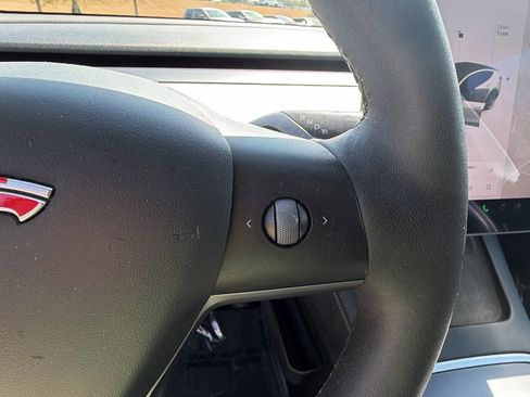 Used 2021 Tesla Model Y Long Range image 28