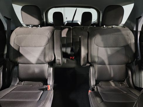 Used 2023 Ford Explorer XLT image 13