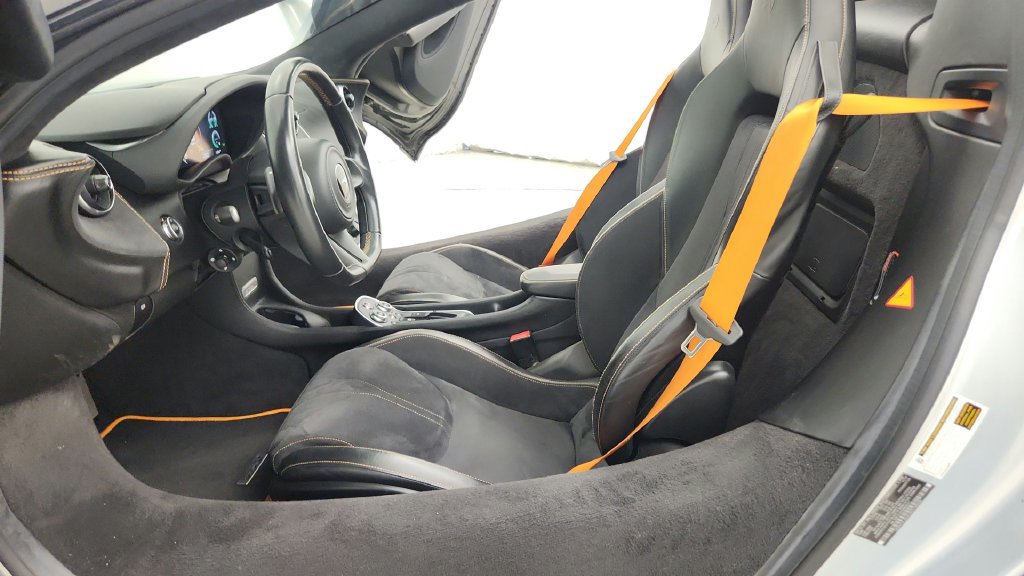 Used 2019 McLaren 570S Spider RWD image 31
