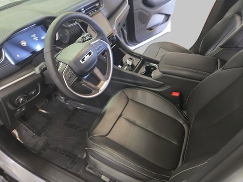 New 2025 Jeep Grand Cherokee Limited w/ Trailer Tow Package image 18