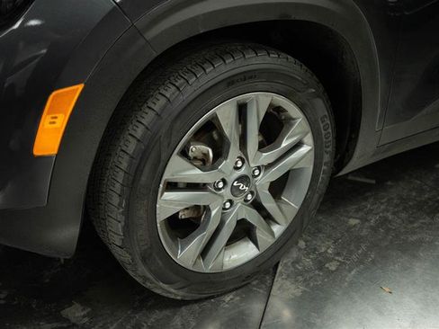 Used 2023 Kia Seltos S w/ Navigation Package image 4