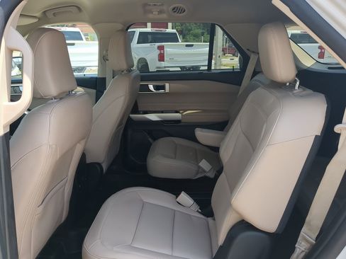 Used 2023 Ford Explorer XLT w/ Equipment Group 202A image 14