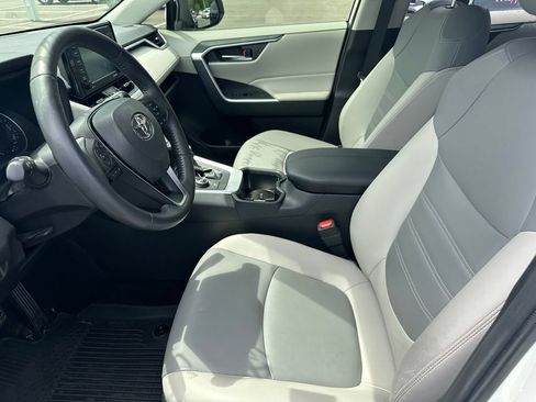 Used 2022 Toyota RAV4 XLE Premium AWD/4WD image 6