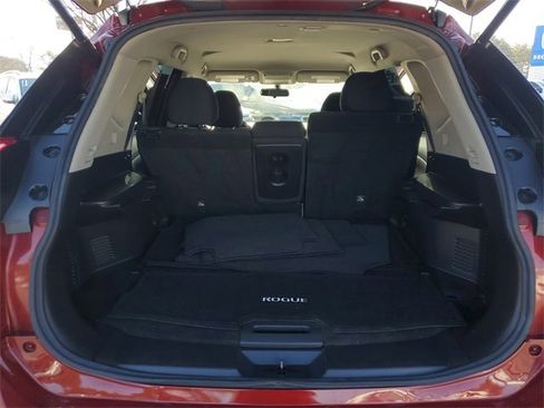 Used 2018 Nissan Rogue SV image 8