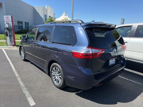Certified 2019 Toyota Sienna XLE w/ XLE Navigation Package FWD image 6
