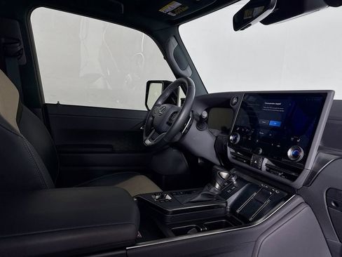 Used 2024 Lexus GX 550 image 35