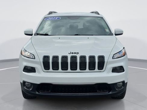 Used 2018 Jeep Cherokee Latitude w/ Altitude Package AWD/4WD image 10