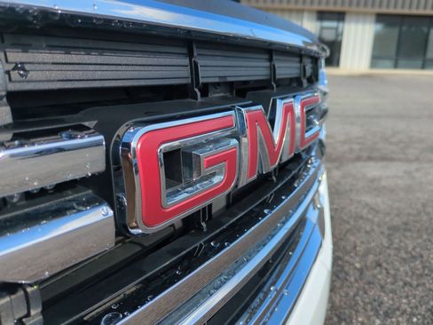 Certified 2023 GMC Acadia SLE w/ Driver Convenience Package image 31