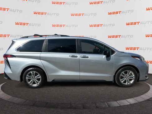 Used 2021 Toyota Sienna XSE w/ XSE Plus Package image 6
