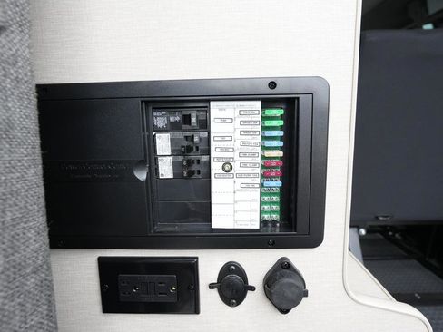 Used 2022 Mercedes-Benz Sprinter 144 Cargo image 48