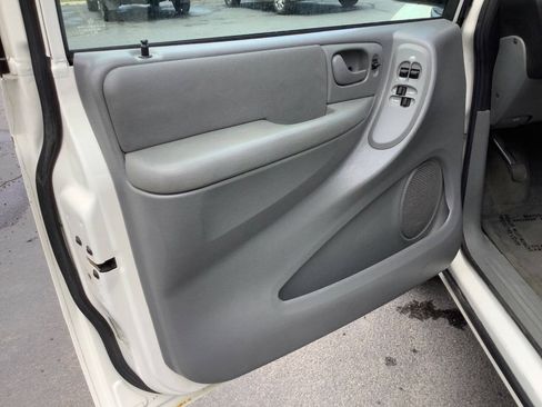 Used 2006 Chrysler Town & Country LX w/ Popular Equipment Group II FWD image 20