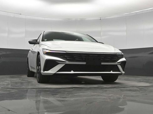 New 2026 Hyundai Elantra SEL Sport FWD image 35