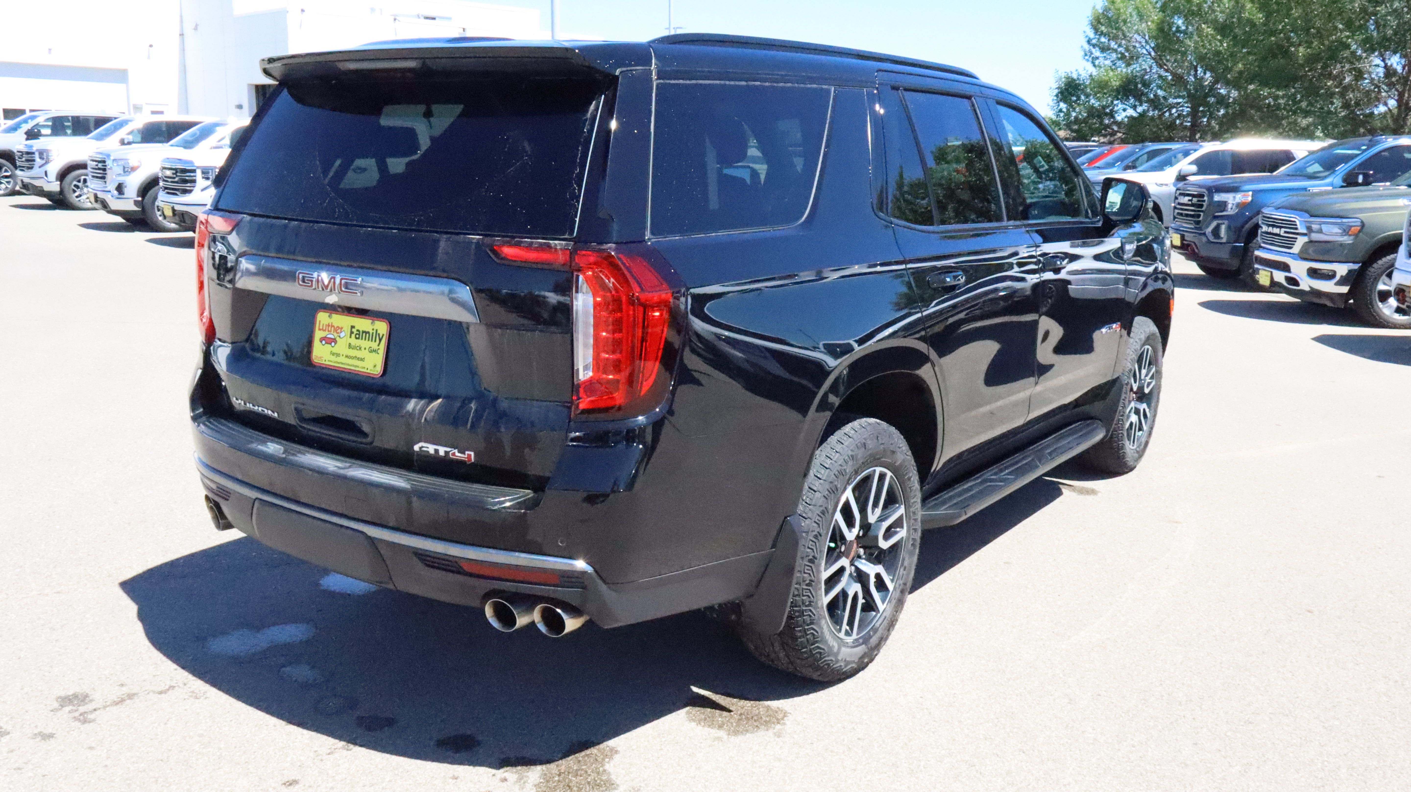 Used 2024 GMC Yukon AT4 AWD/4WD image 7