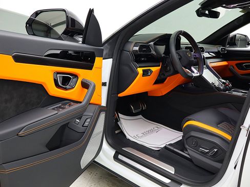 Used 2024 Lamborghini Urus S image 45