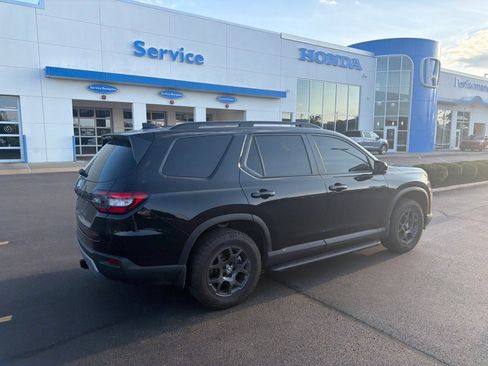 Used 2025 Honda Pilot TrailSport image 27