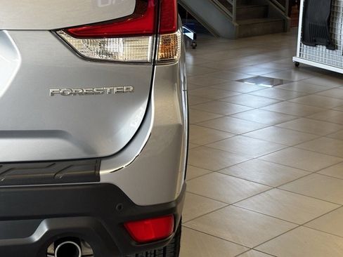 Certified 2022 Subaru Forester Limited image 4