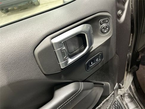 Used 2022 Jeep Gladiator Overland w/ Popular Equipment Package image 19