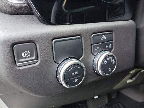 Used 2022 GMC Sierra 1500 SLE image 36