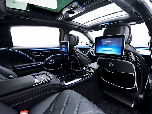 Used 2025 Mercedes-Benz Maybach S 580 4MATIC image 52