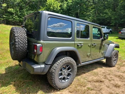 Used 2024 Jeep Wrangler Unlimited AWD/4WD image 5