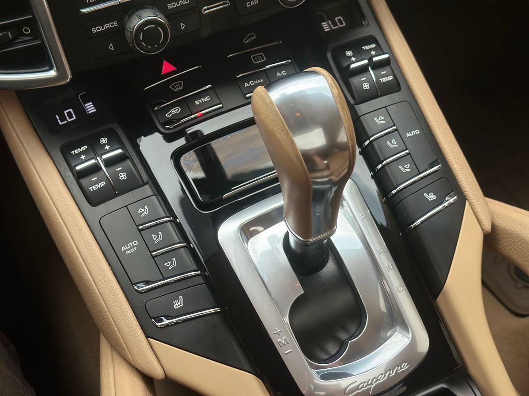 Used 2014 Porsche Cayenne Diesel AWD/4WD image 18