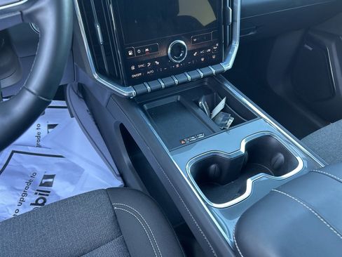 Used 2025 GMC Acadia Elevation image 25