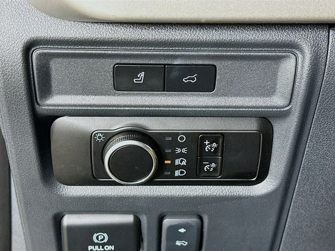 Used 2024 Ford Expedition Max XLT image 17