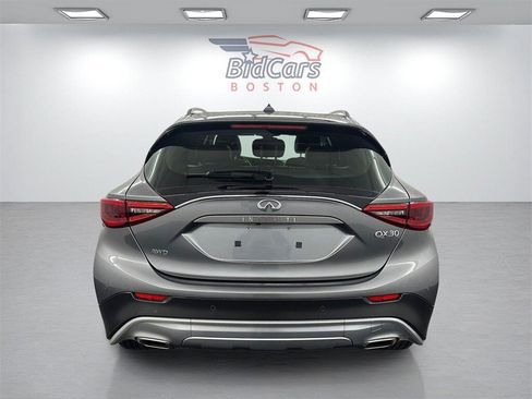 Used 2017 INFINITI QX30 Premium w/ Navigation Package image 5