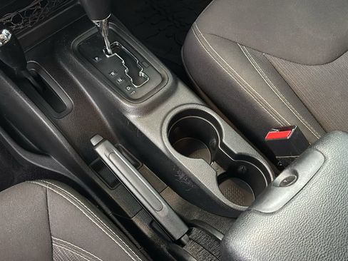 Used 2017 Jeep Wrangler Sahara image 22