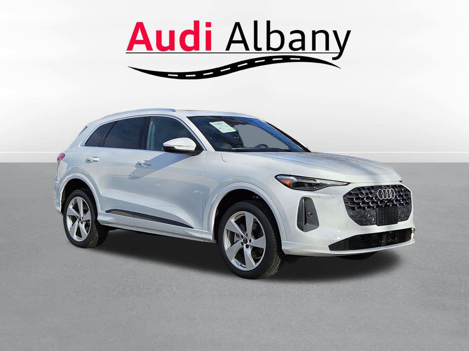 New 2025 Audi Q5 Premium Plus w/ Premium Plus AWD/4WD image 2