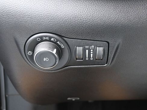 Used 2024 Jeep Compass Latitude image 16