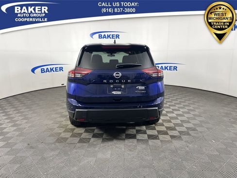 Used 2024 Nissan Rogue SV image 8