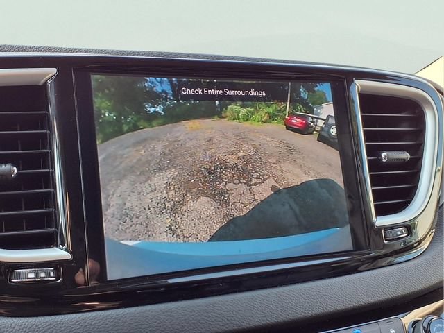 Used 2023 Chrysler Pacifica Touring-L FWD image 7