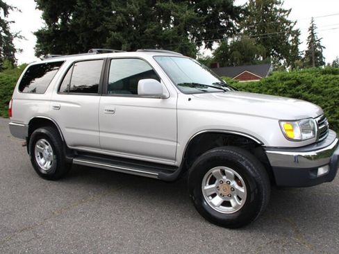 Used 2000 Toyota 4Runner SR5 AWD/4WD image 2