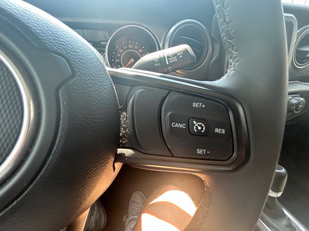 Used 2023 Jeep Gladiator Sport AWD/4WD image 25
