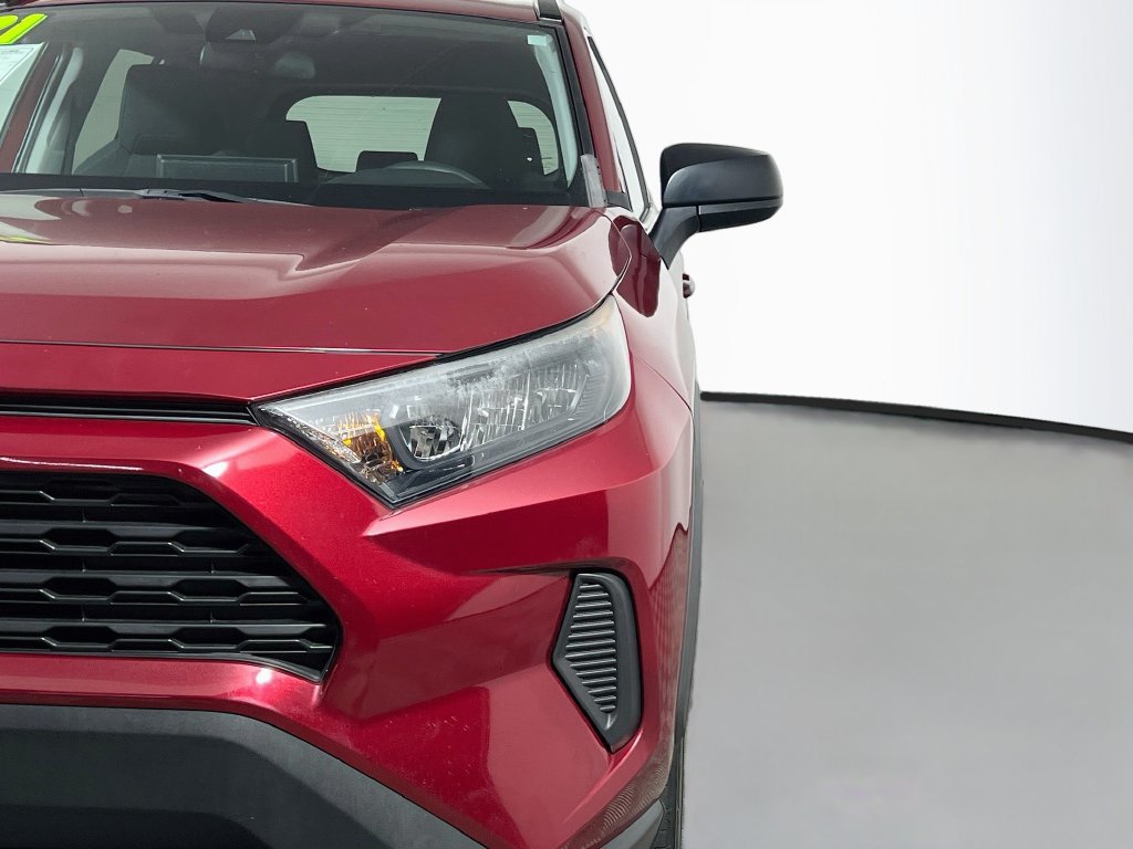 Used 2021 Toyota RAV4 LE AWD/4WD image 9
