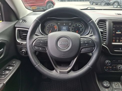 Used 2019 Jeep Cherokee Trailhawk AWD/4WD image 19
