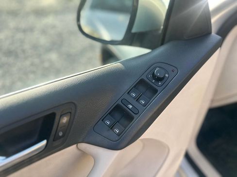 Used 2010 Volkswagen Tiguan Wolfsburg Edition image 20
