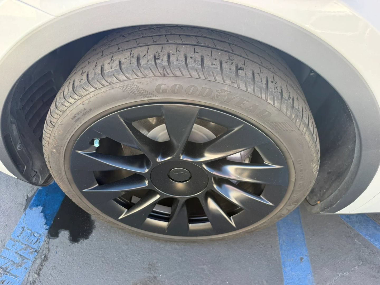 Used 2023 Tesla Model Y AWD image 37
