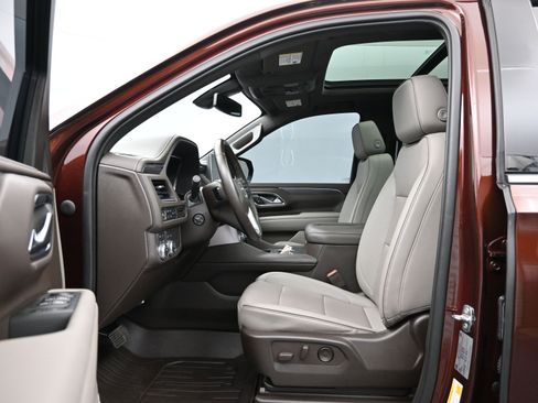 Used 2022 GMC Yukon SLT w/ SLT Premium Package AWD/4WD image 9