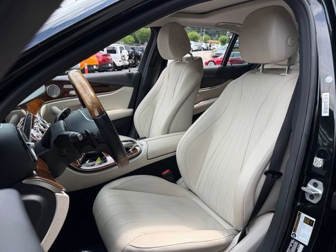 Used 2020 Mercedes-Benz E 450 4MATIC Sedan w/ Parking Assistance Package image 26