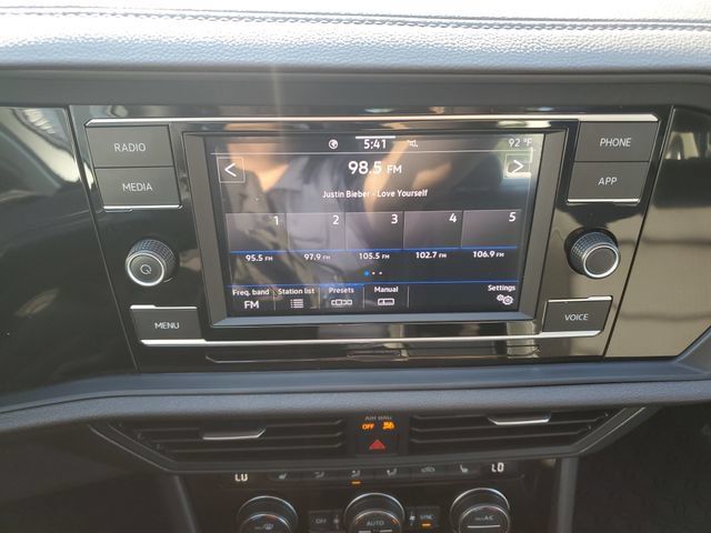 Certified 2024 Volkswagen Jetta SE w/ Panoramic Sunroof Package FWD image 34